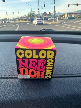 Yellow color changing Needoh